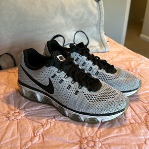 Nike Tailwind 8